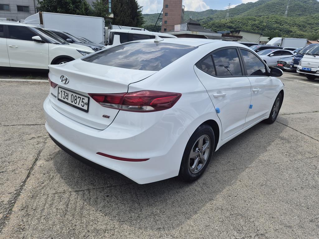 HYUNDAI Avante - Vista 7