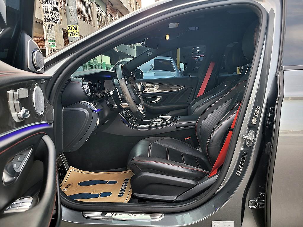Mercedes Benz E class - Vista 8