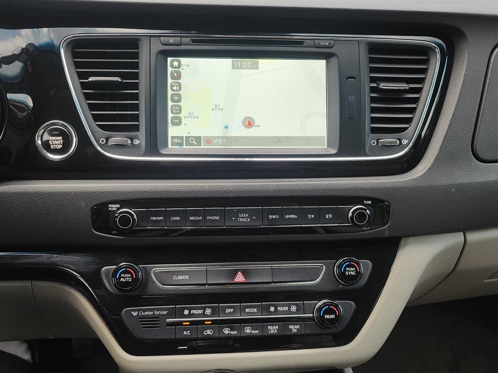 KIA Carnival - Vista 11
