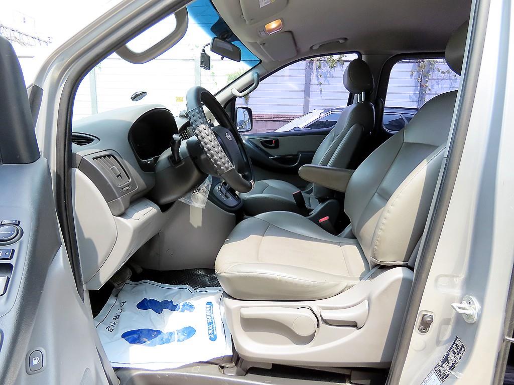 HYUNDAI Starex - Vista 7