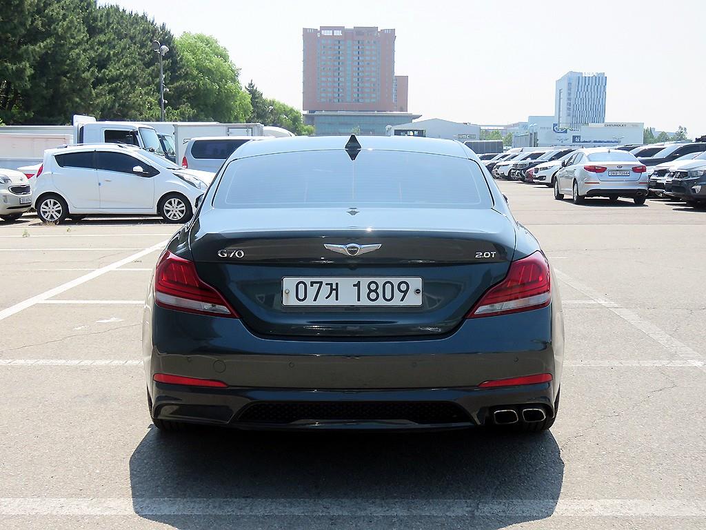 Genesis G70 - Vista 3