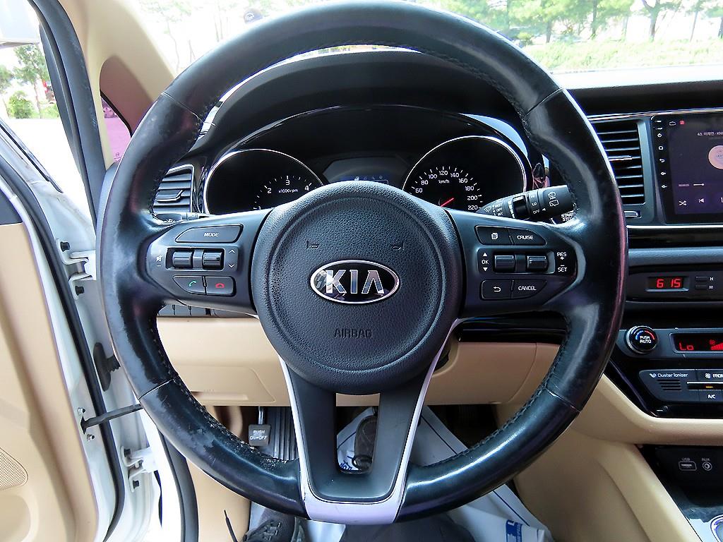 KIA Carnival - Vista 11