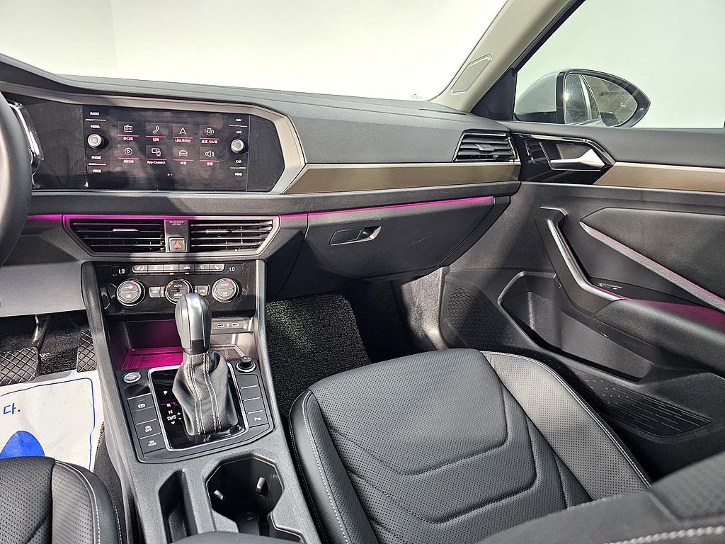 Volkswagen Jetta - Vista 12