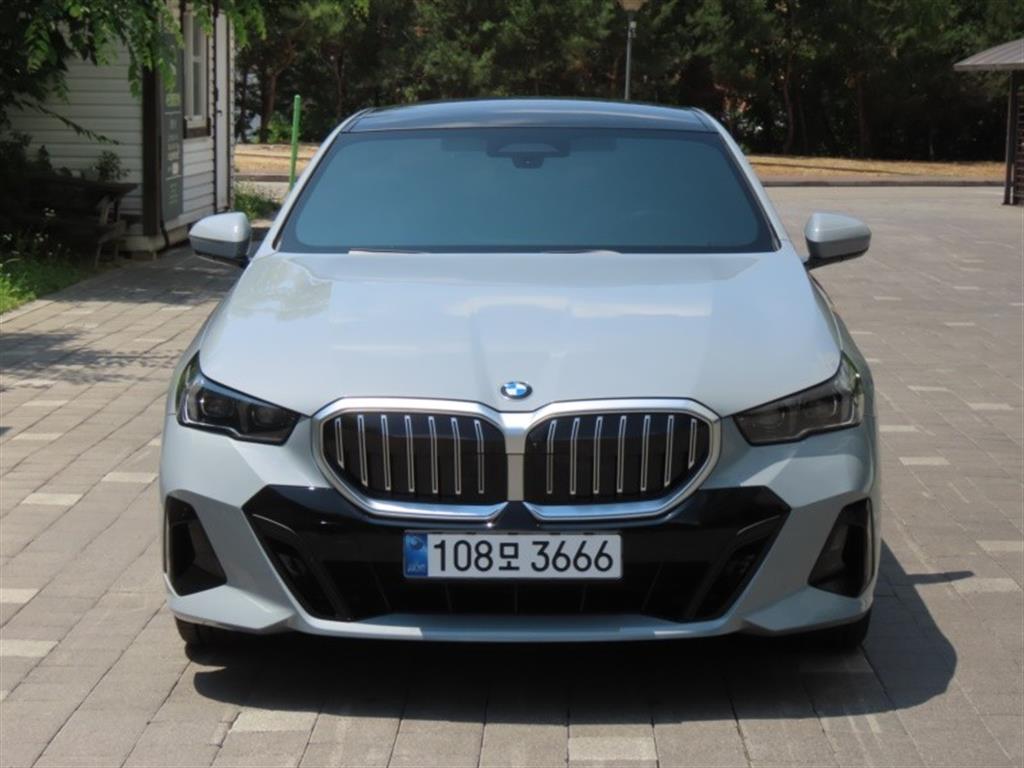BMW 5 Series 2026 - Importación desde Corea - HF Imports Iquique - Foto 1