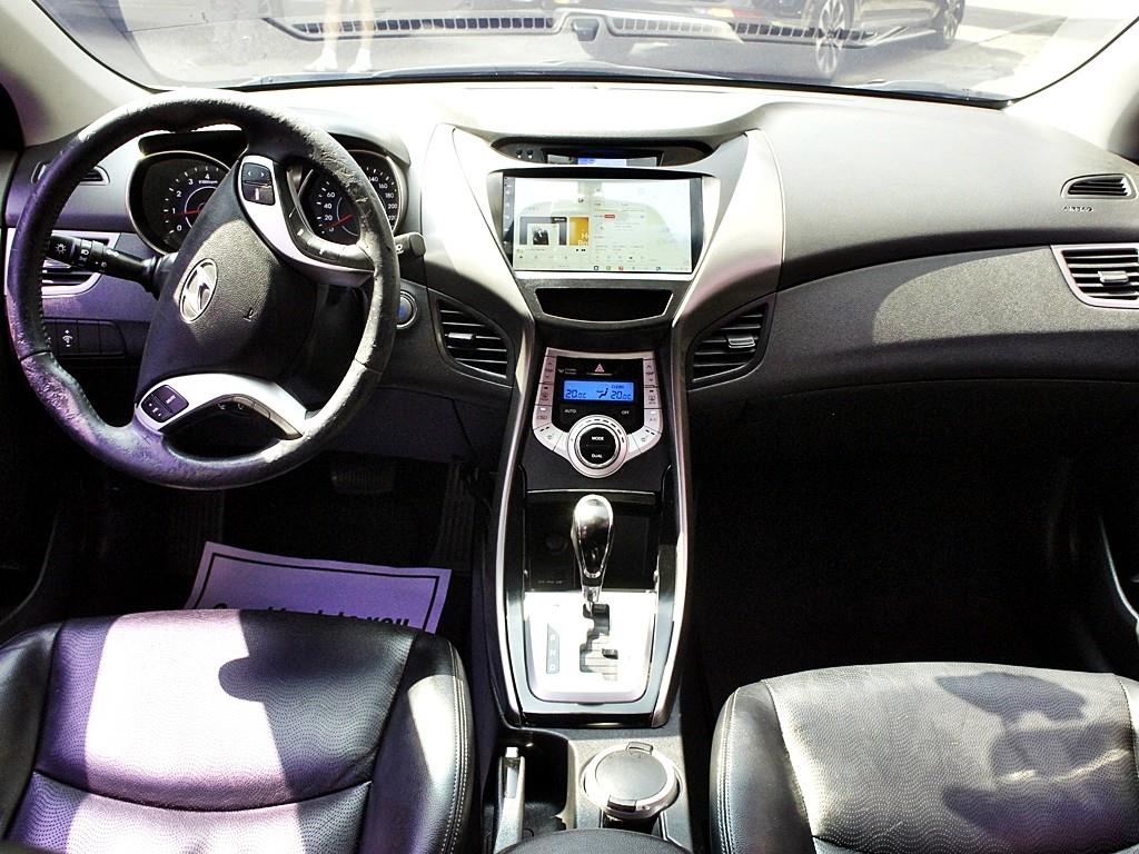 HYUNDAI Avante - Vista 9