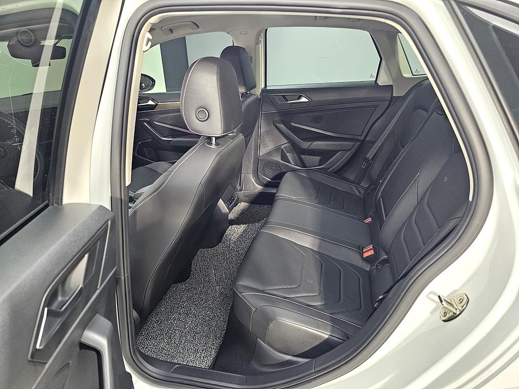 Volkswagen Jetta - Vista 11