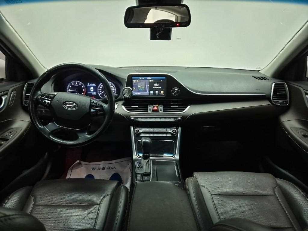 HYUNDAI Grandeur - Vista 9