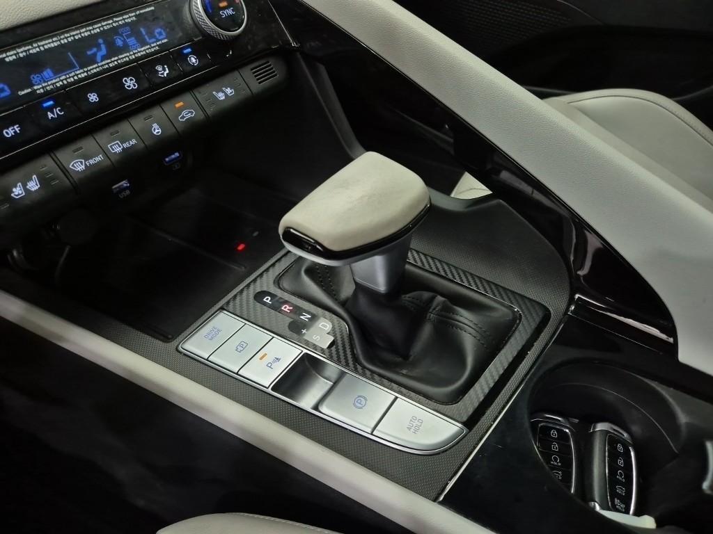HYUNDAI Avante - Vista 9