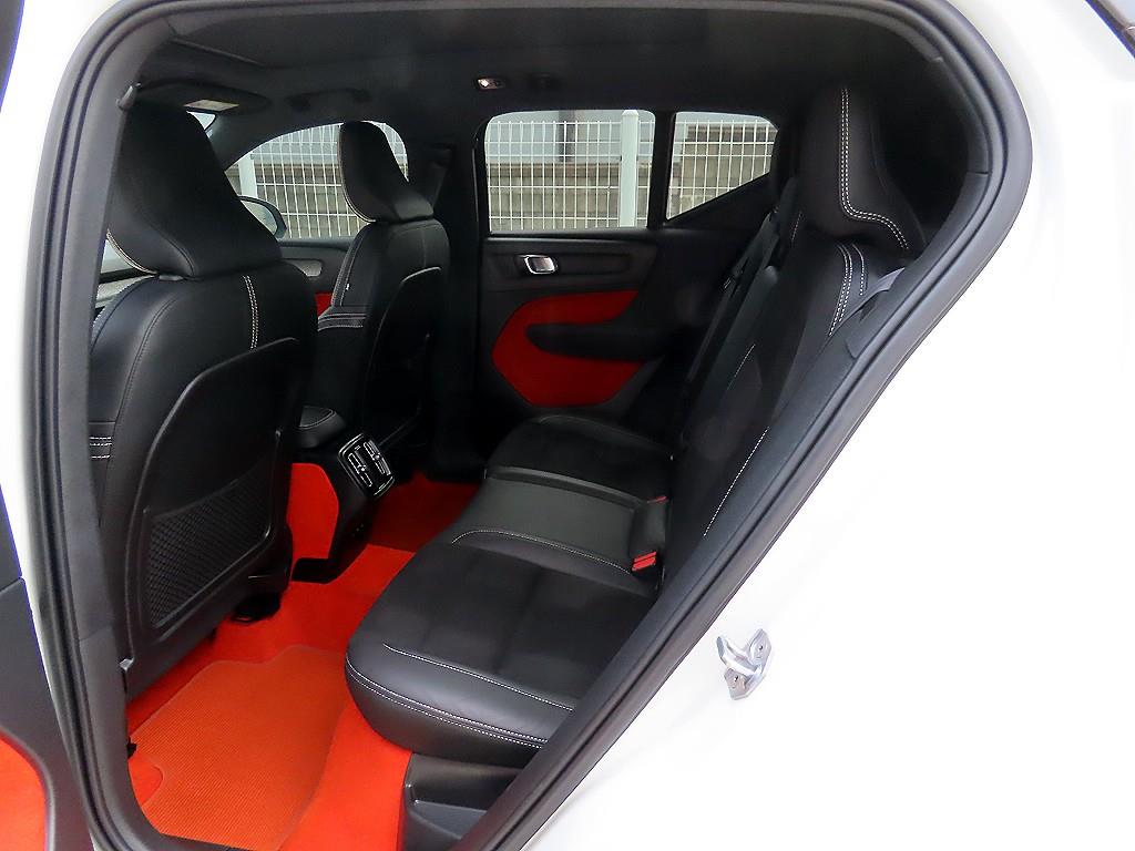 Volvo XC40 - Vista 8
