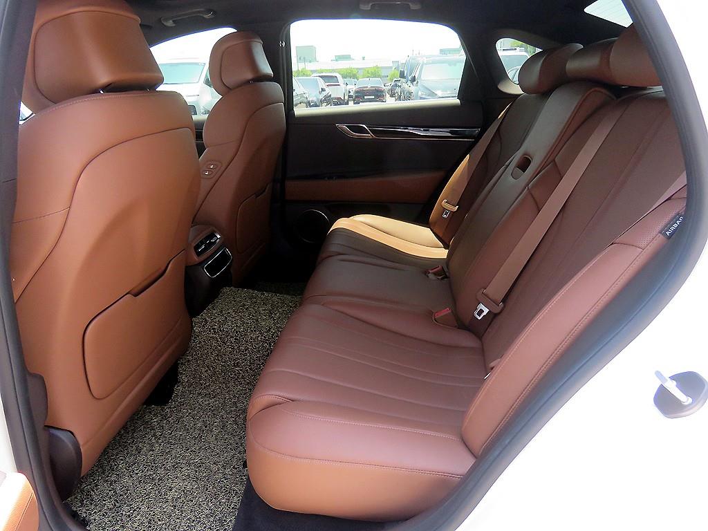 Genesis G80 - Vista 9