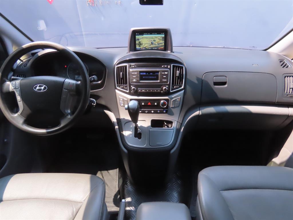 HYUNDAI Starex - Vista 9