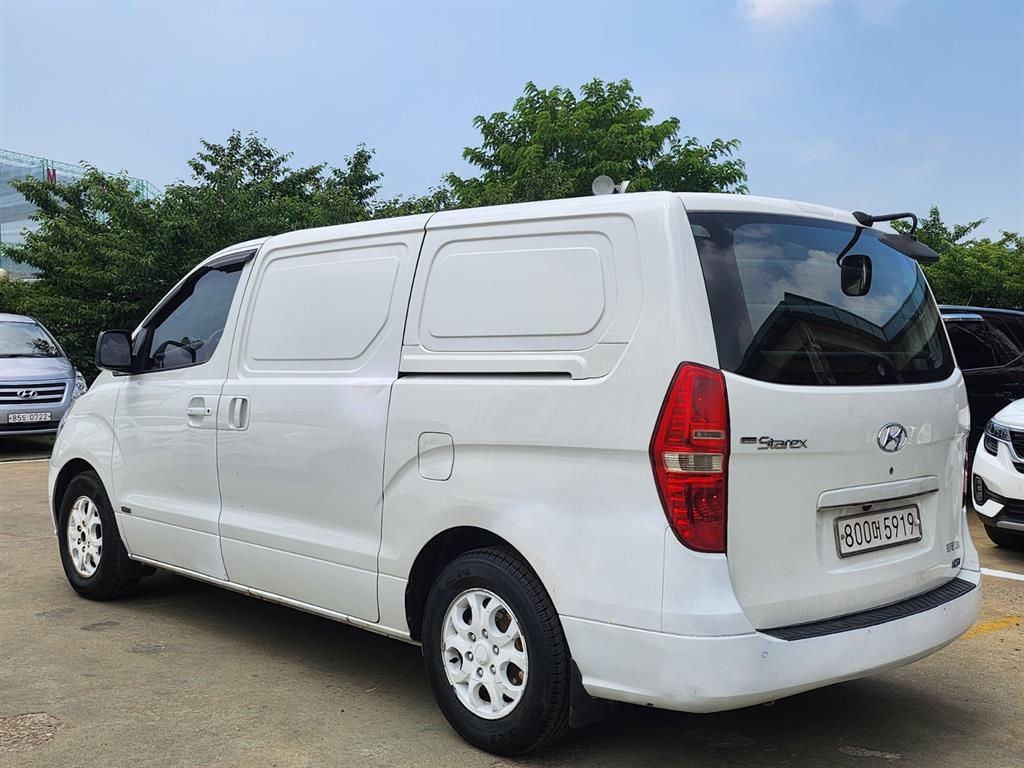 HYUNDAI Starex - Vista 8