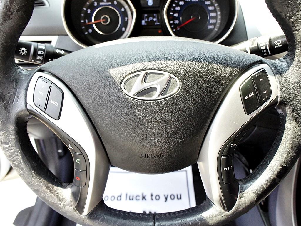 HYUNDAI Avante - Vista 10