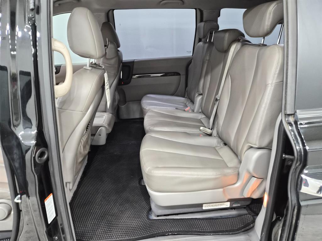 KIA Carnival - Vista 10