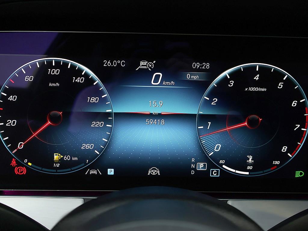 Mercedes Benz E class - Vista 8