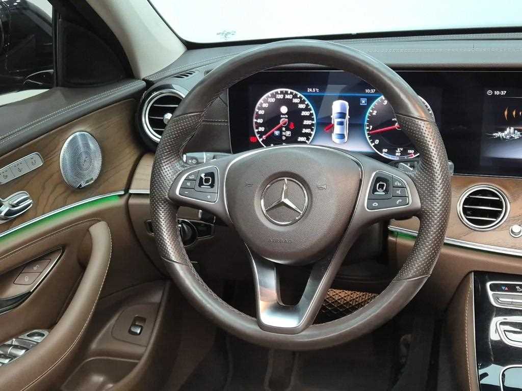 Mercedes Benz E class - Vista 11