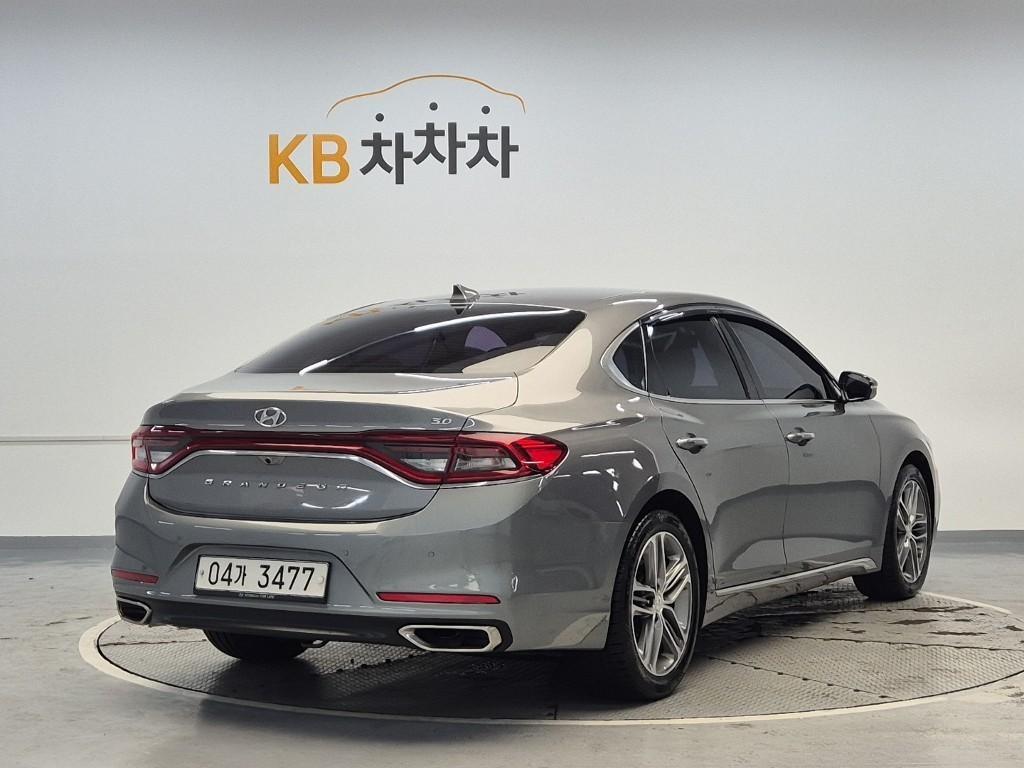 HYUNDAI Grandeur - Vista 3
