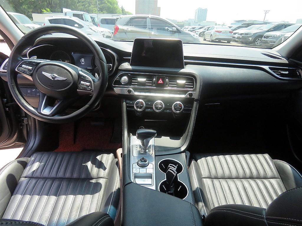 Genesis G70 - Vista 9