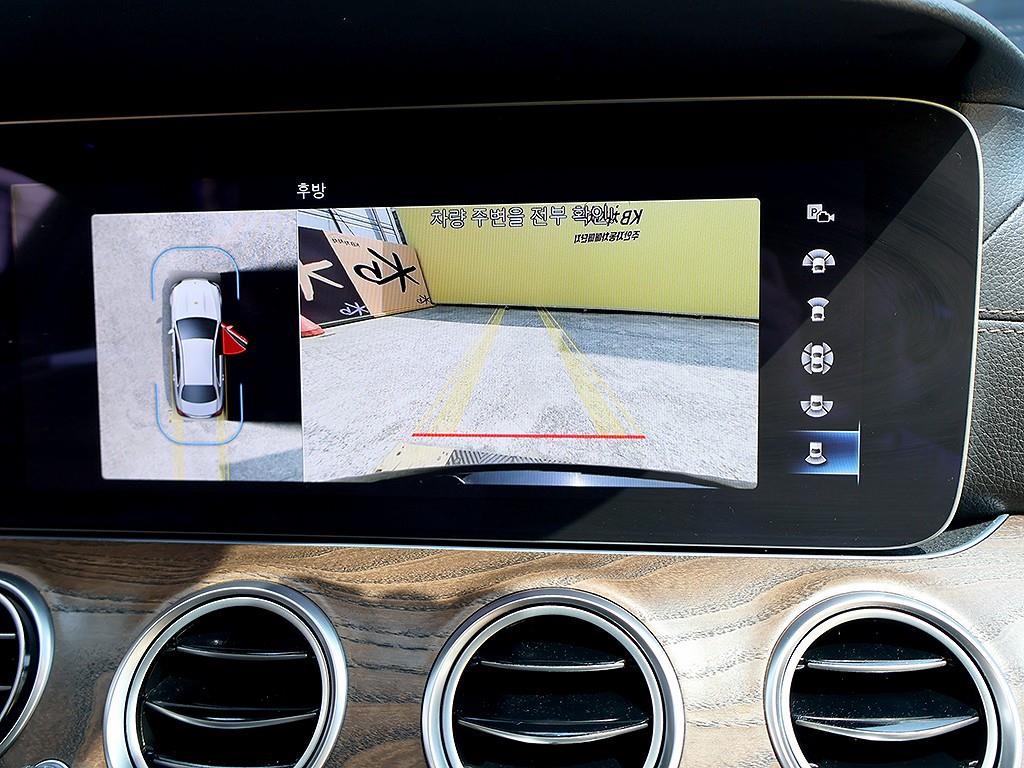 Mercedes Benz E class - Vista 12