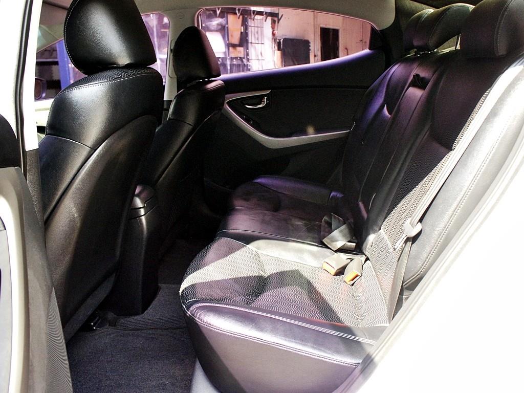 HYUNDAI Avante - Vista 8