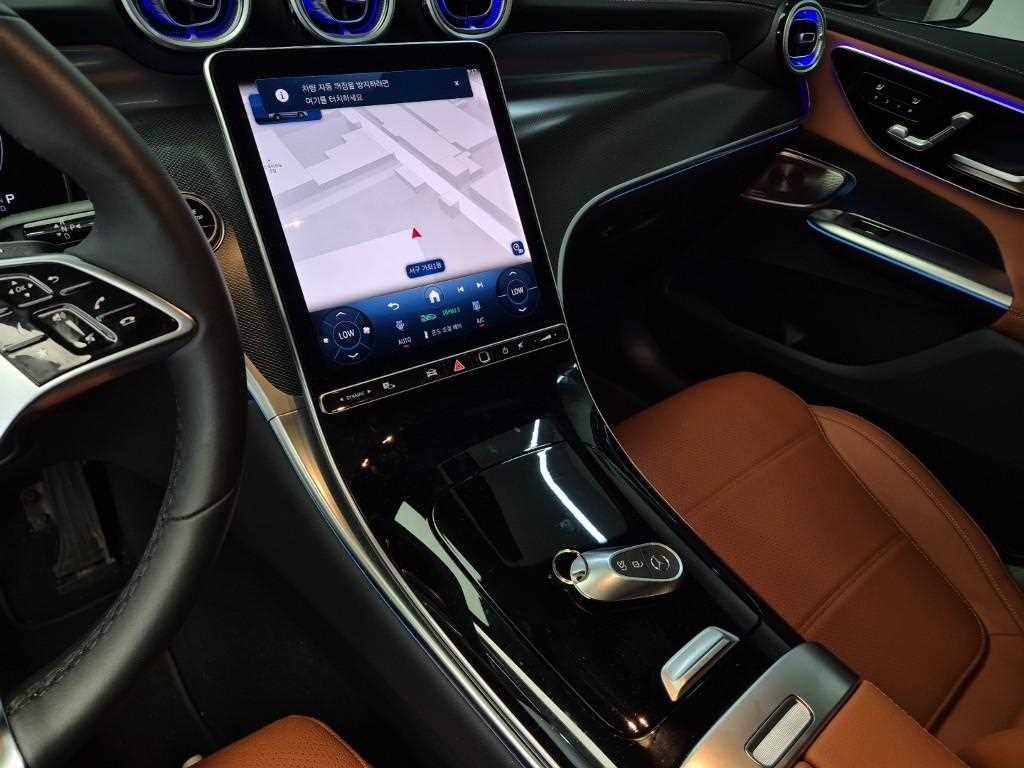 Mercedes Benz GLC Class - Vista 12