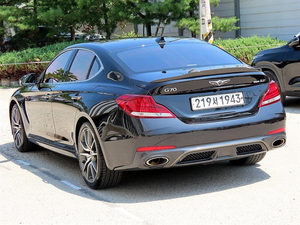 Genesis G70 - Vista 3