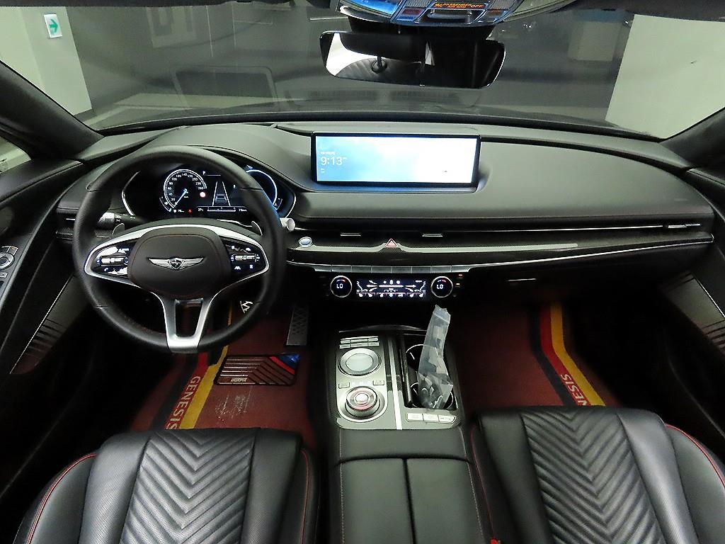 Genesis G80 - Vista 10