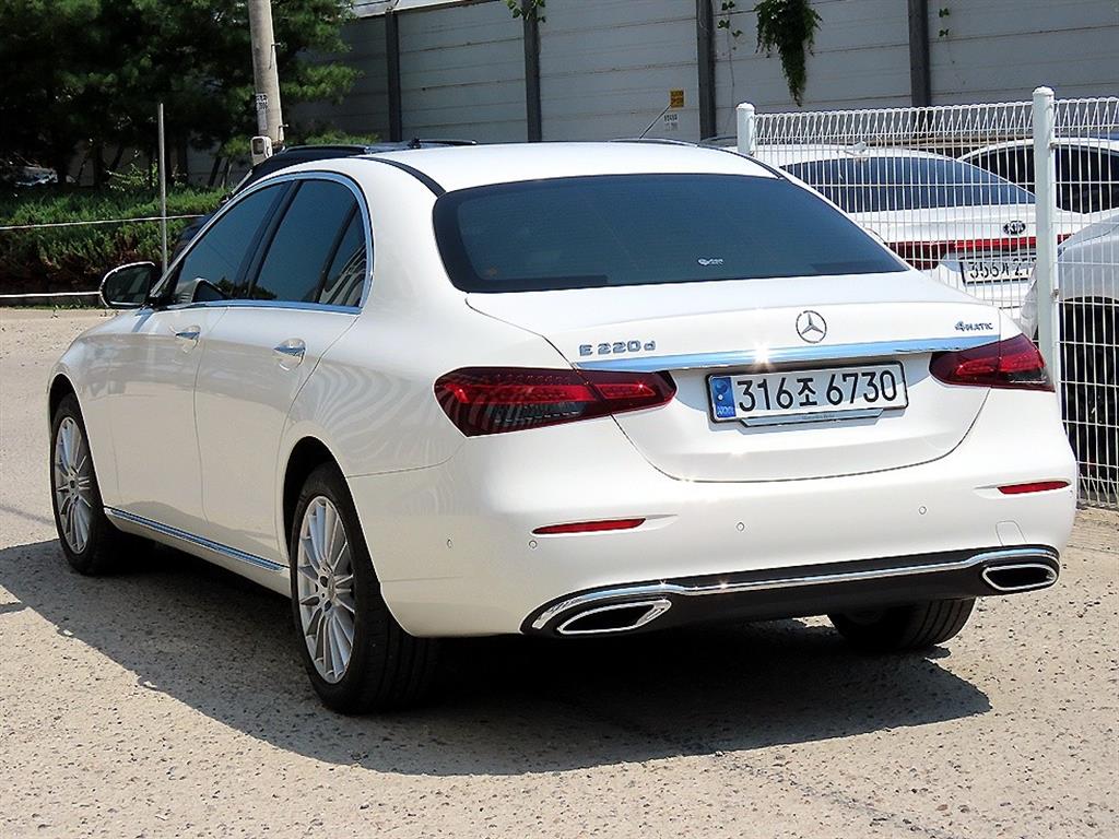 Mercedes Benz E class - Vista 3