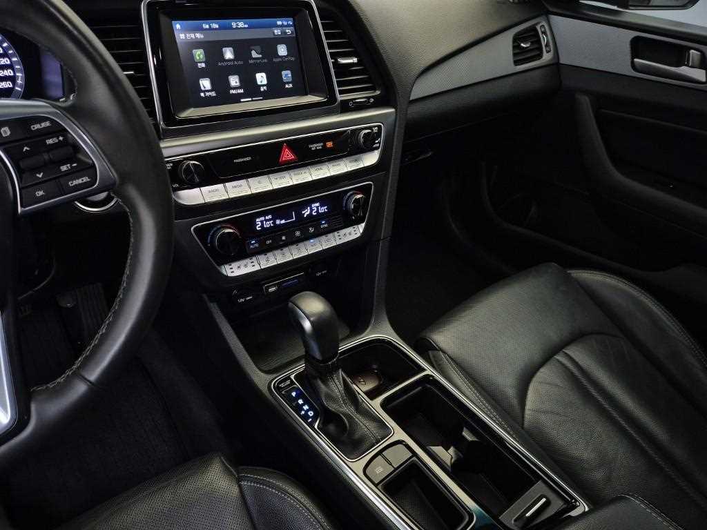 HYUNDAI Sonata - Vista 12