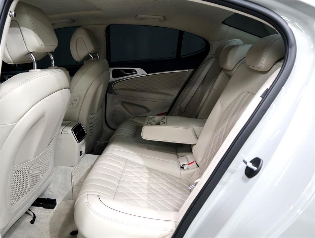 Genesis G70 - Vista 12