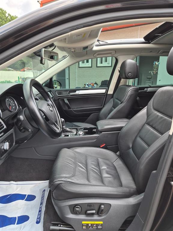 Volkswagen Touareg 2016 Negro - Importación desde Corea - HF Imports Iquique - Foto 17