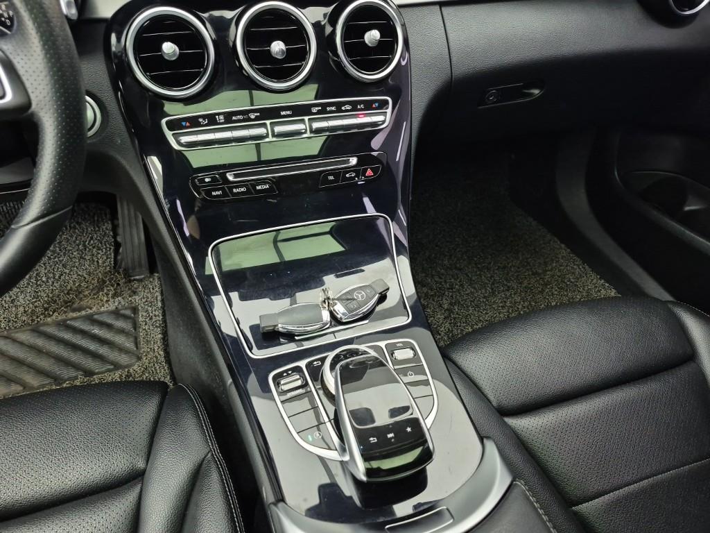 Mercedes Benz C Class - Vista 12