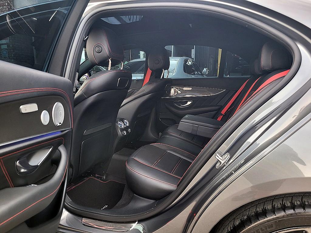 Mercedes Benz E class - Vista 9