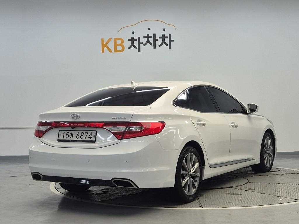 HYUNDAI Grandeur - Vista 3