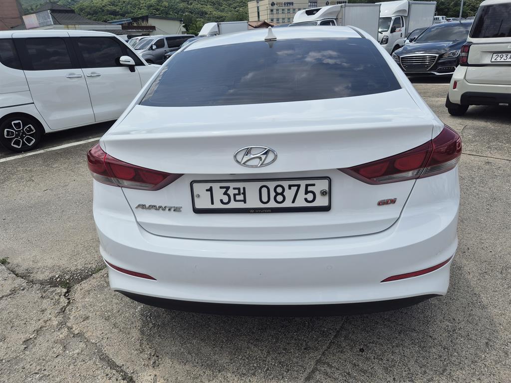 HYUNDAI Avante - Vista 8