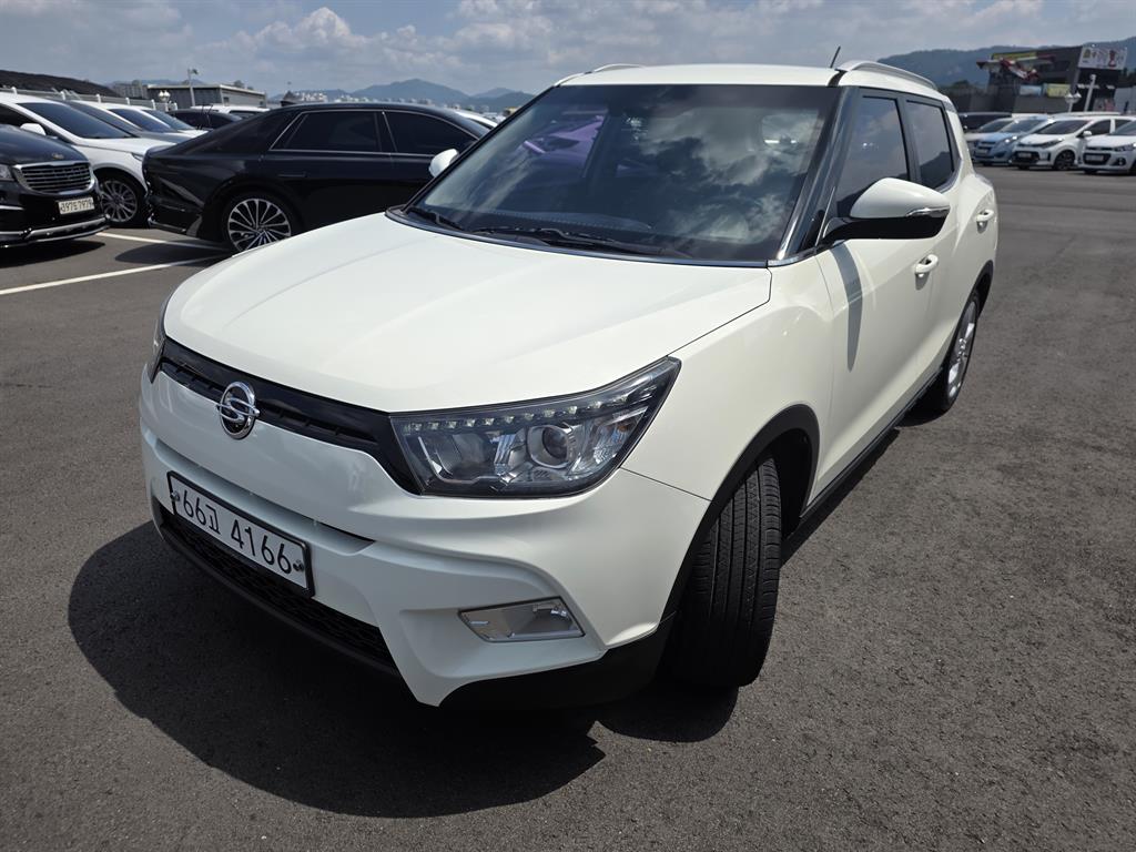 Ssangyong Tivoli 2015 Blanco - Importación desde Corea - HF Imports Iquique - Foto 1