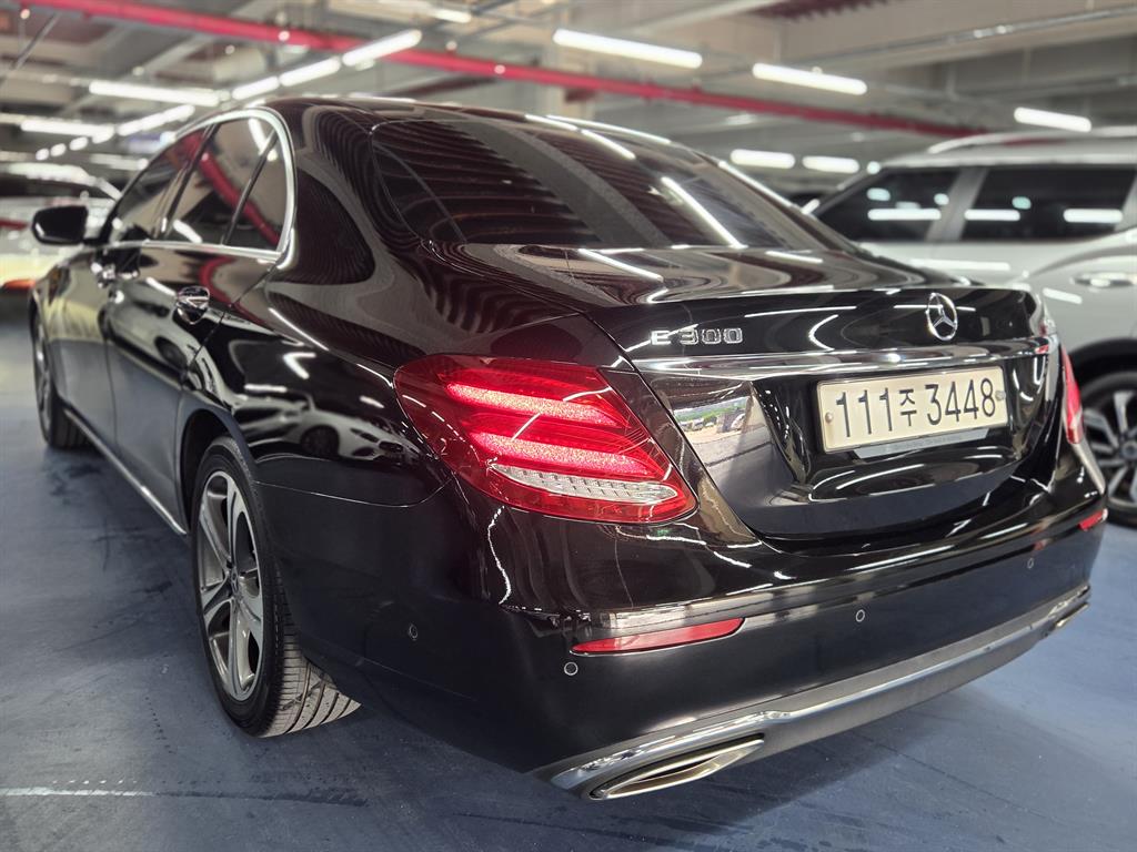 Mercedes Benz E class - Vista 8
