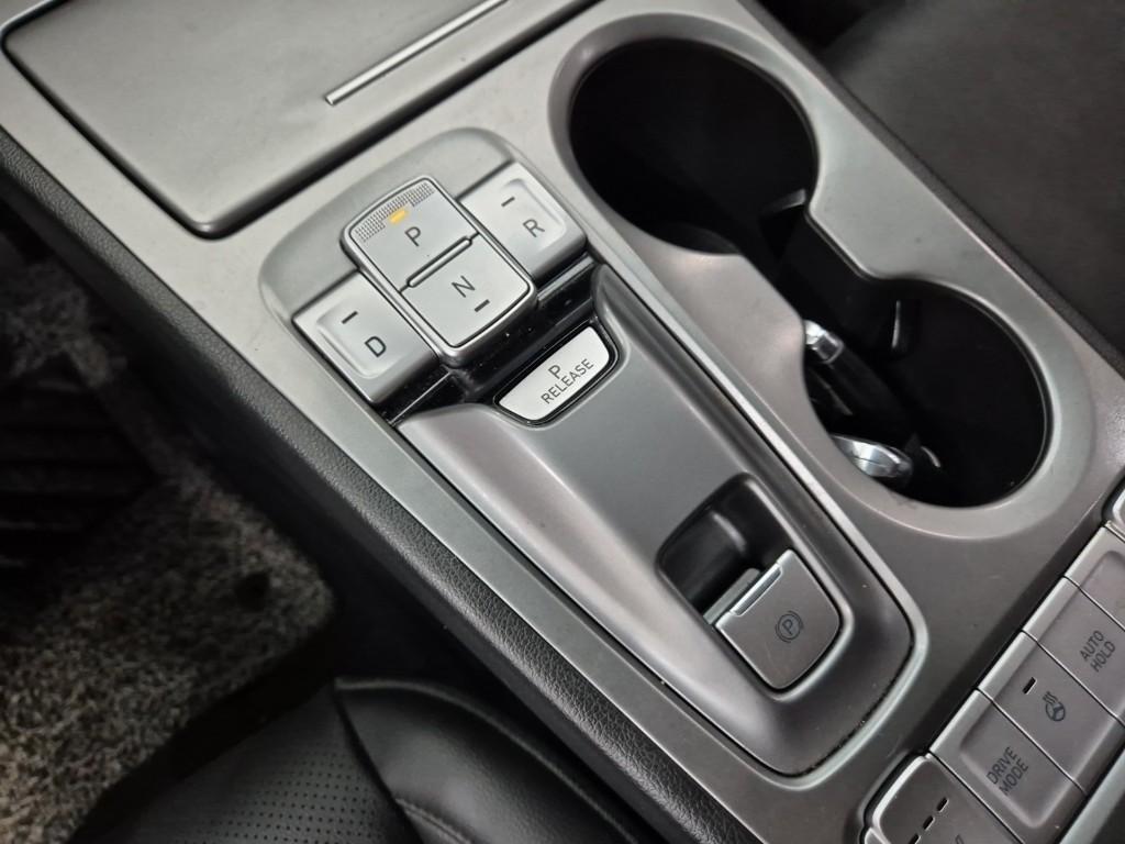 HYUNDAI Kona - Vista 10