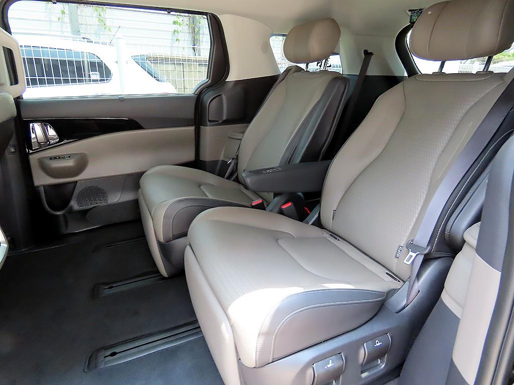 KIA Carnival - Vista 8