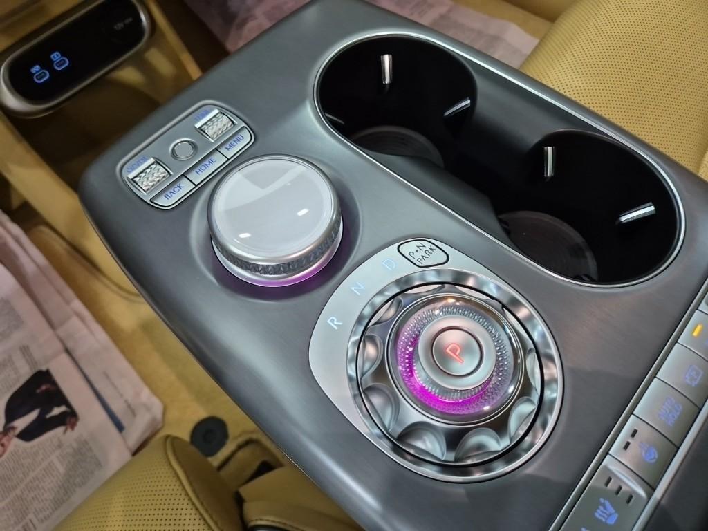 Genesis GV60 - Vista 10