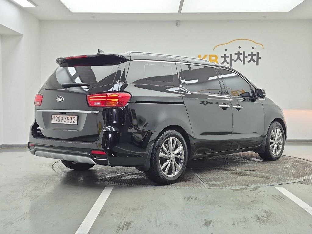KIA Carnival - Vista 6