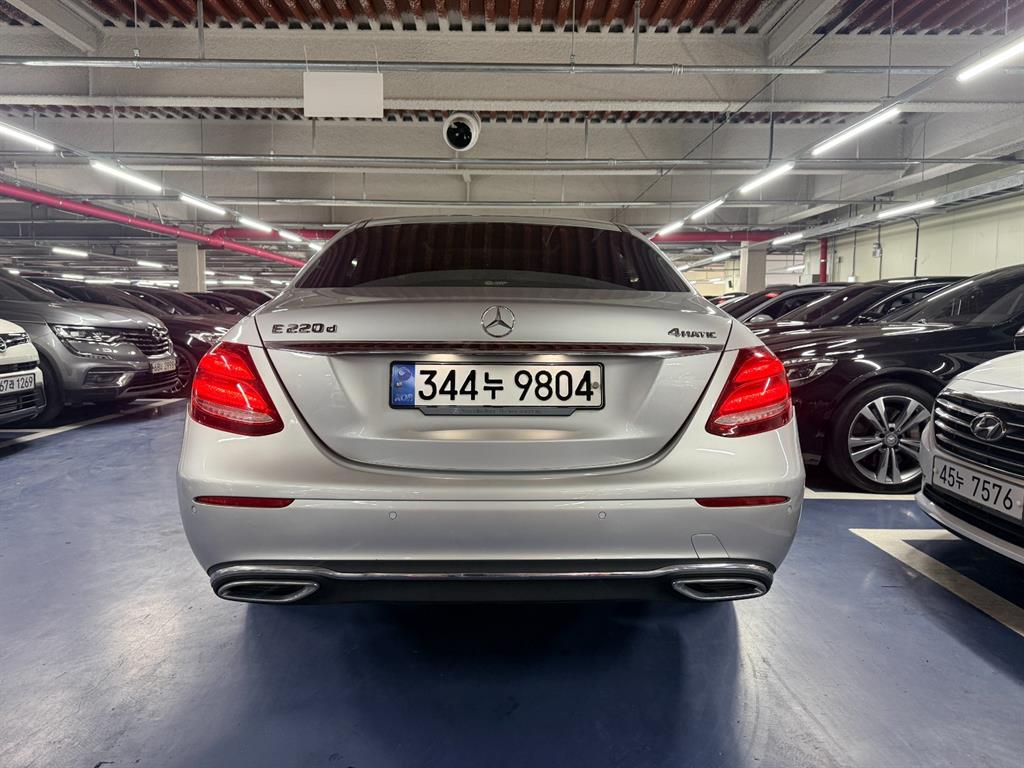 Mercedes Benz E class - Vista 3