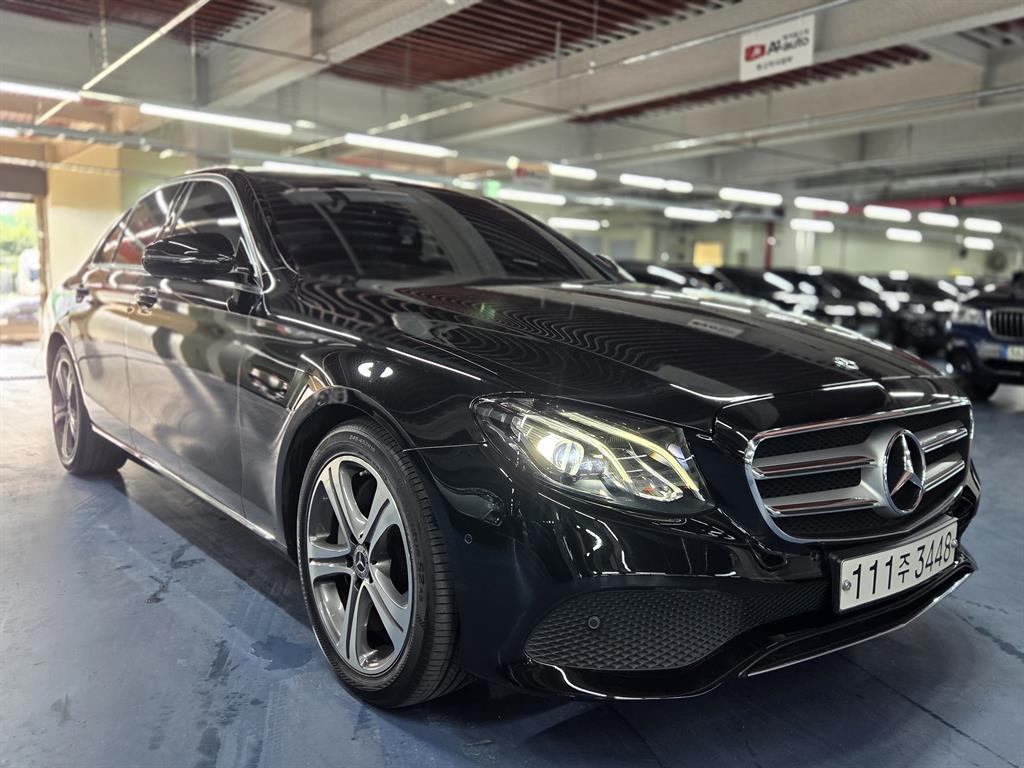 Mercedes Benz E class - Vista 3