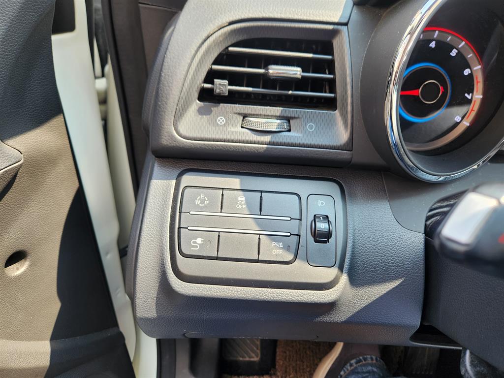 Ssangyong Tivoli 2018 Blanco - Importación desde Corea - HF Imports Iquique - Foto 17