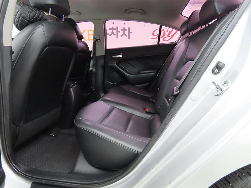 KIA K3 - Vista 8
