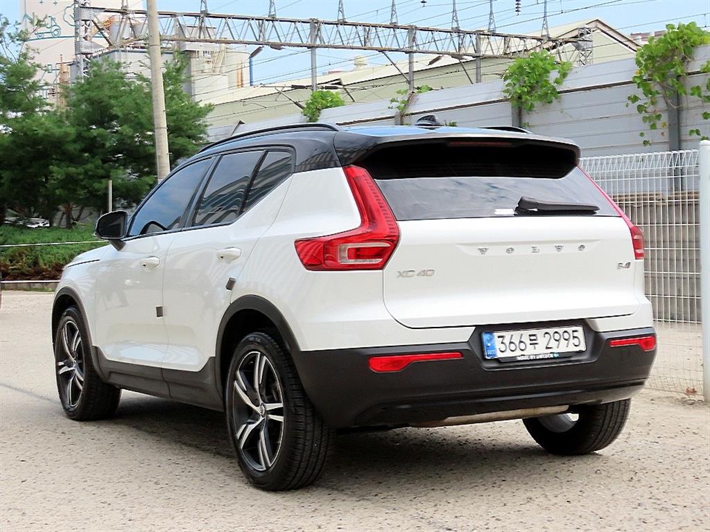 Volvo XC40 - Vista 3