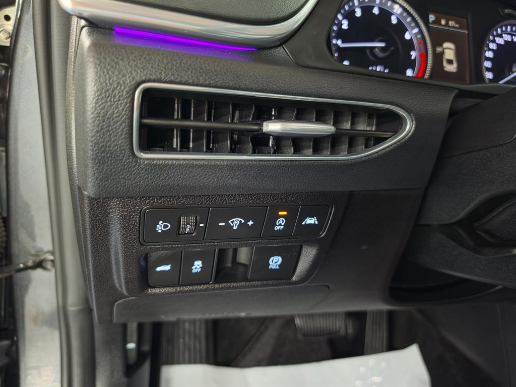 HYUNDAI Sonata - Vista 12