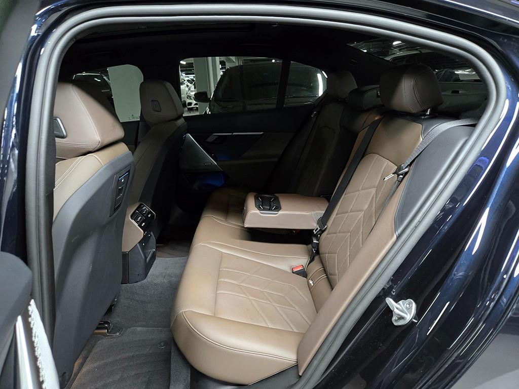 BMW 5 Series - Vista 8