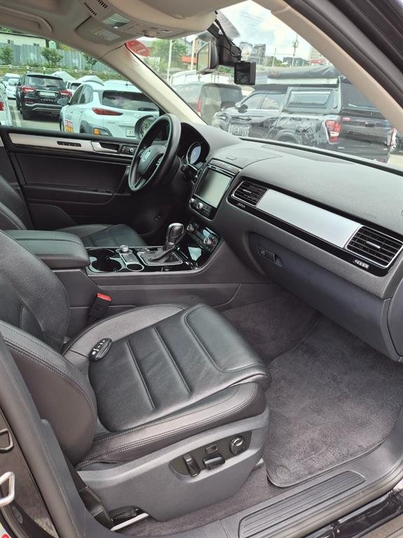 Volkswagen Touareg 2016 Negro - Importación desde Corea - HF Imports Iquique - Foto 18