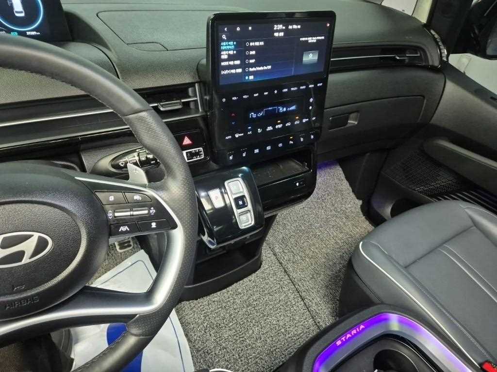HYUNDAI Staria - Vista 12